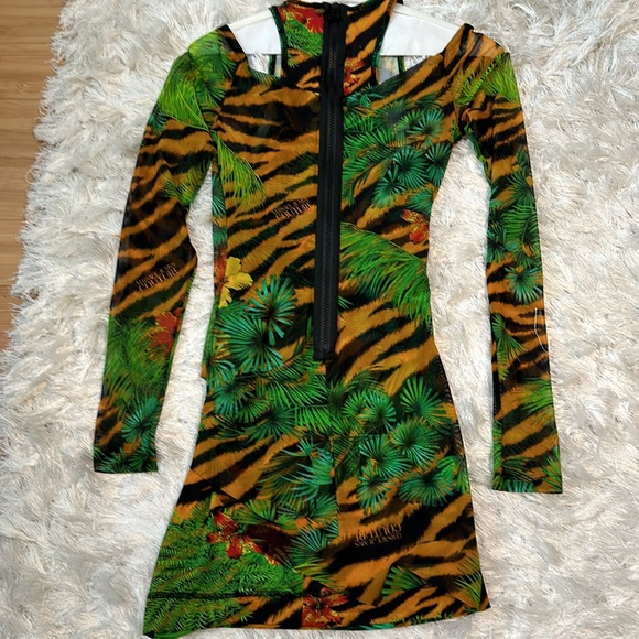 Versace Jeans Couture Tropical-Print Bodycon Dress - Picture 8 of 10